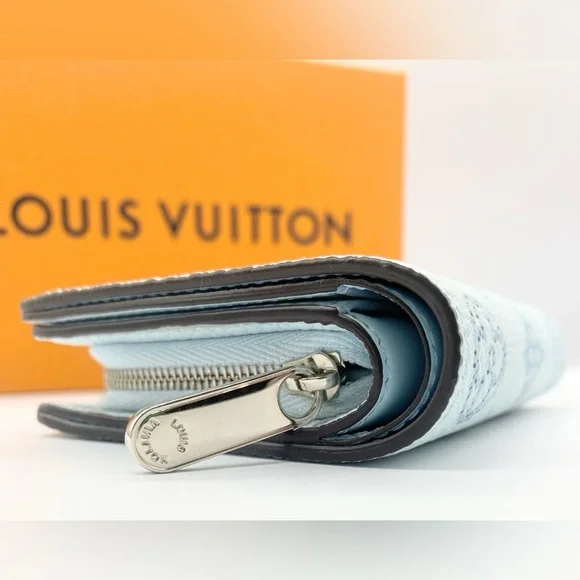 Louis Vuitton Mahina Portefeuille Cléa M82330 Wallet - Picture 11 of 16